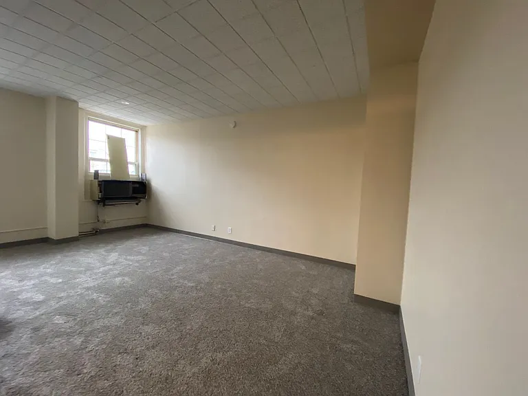 Cass Street Apartments — Photo 18