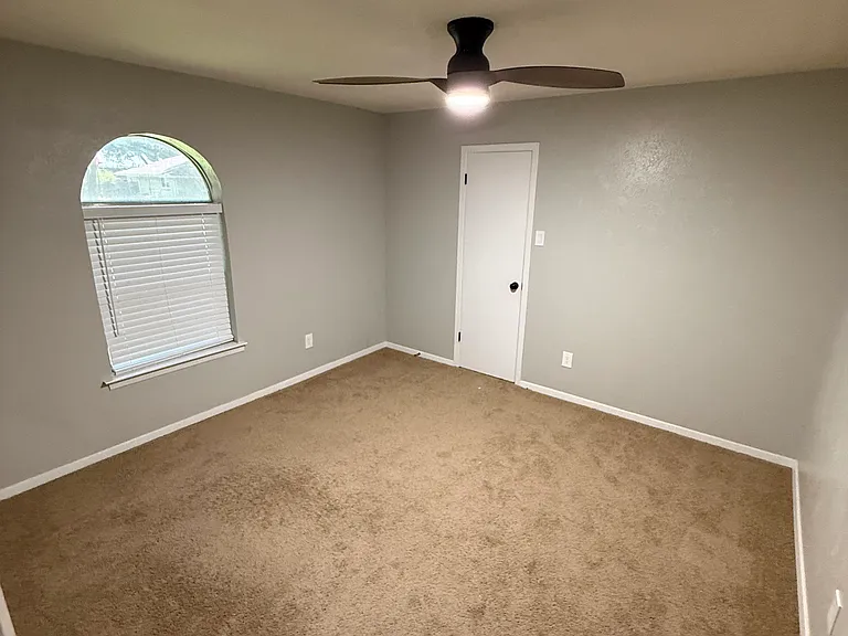 2117 Wellington Dr — Photo 10