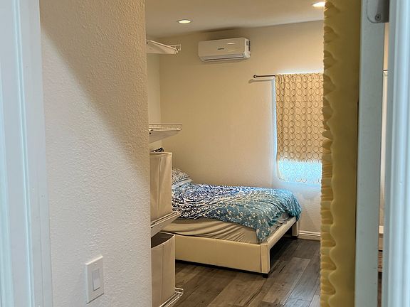 4th image of 4307 S Budlong Ave #1/2