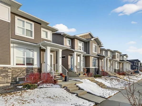 128 W Corner Meadows Gate NE, Calgary, AB T3N 1J7