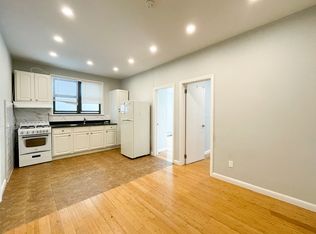 35-47 32nd St #1REAR, Astoria, NY 11106