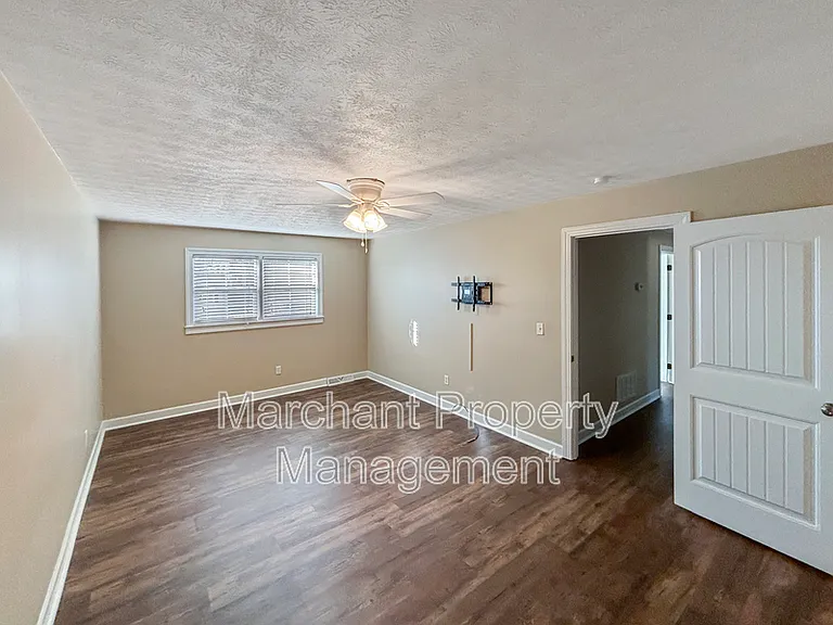 102 Longview Ter — Photo 17