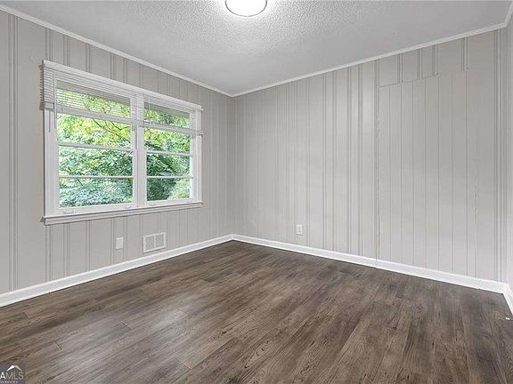 5th image of 2683 Rockcliff Rd SE