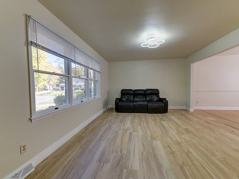 13 Cloverfield Dr — Photo 5