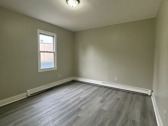5th image of 951 Clinton Ave #1A