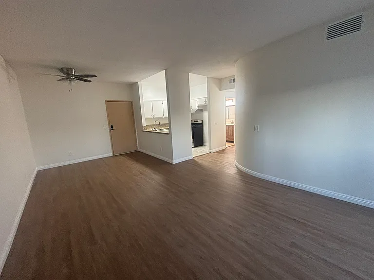 Tujunga Villas — Photo 7