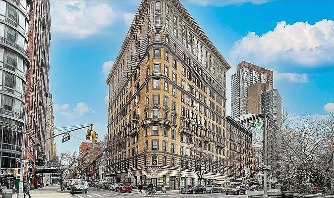 Rented by REAL New York | media 24