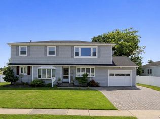 30 Poplar Avenue, Farmingdale, NY 11735