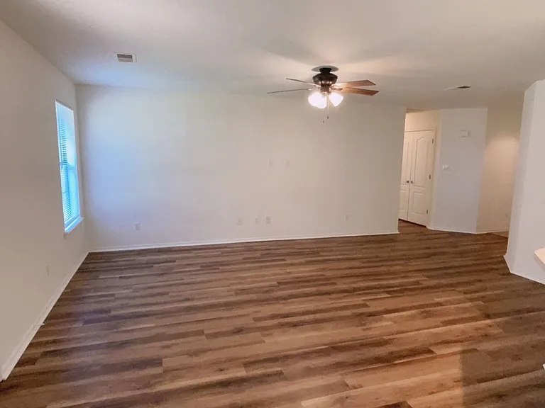 102 Northridge Dr — Photo 2