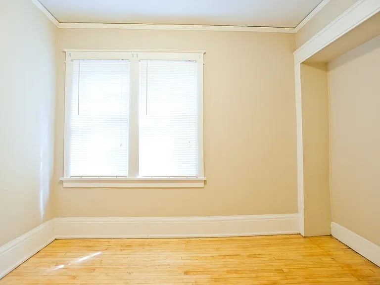 $1075 1 BR, 1 BA Apt, Incl Heat & Electric - Close to UW-Milwaukee - 3000 N Oakland Ave — Photo 16