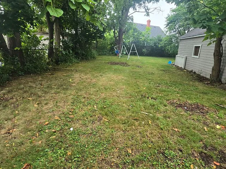 14205 Sylvia Ave — Photo 2