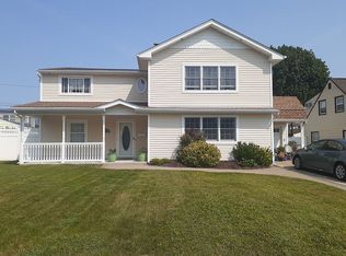 67 Prairie Ln, Levittown, NY 11756