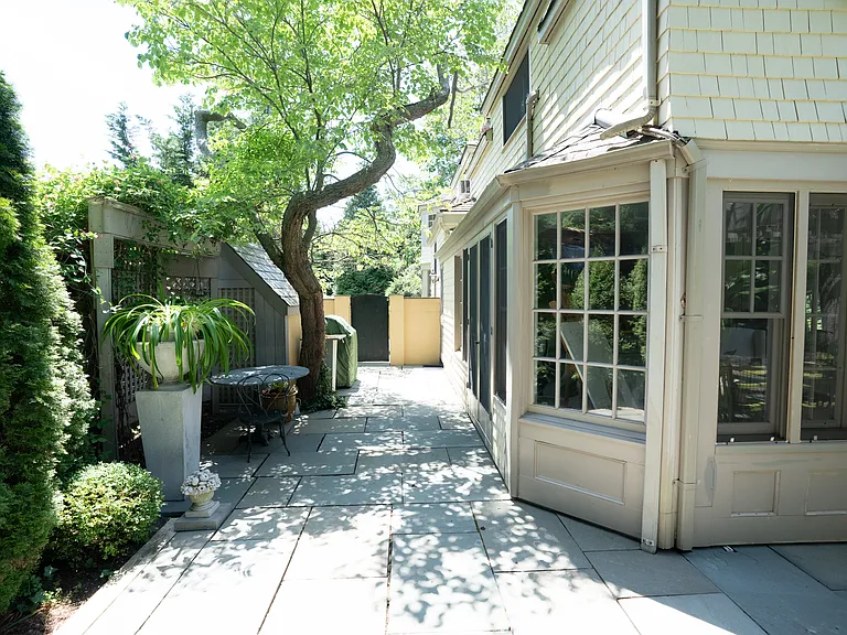 4 Cozzens Ln — Photo 24
