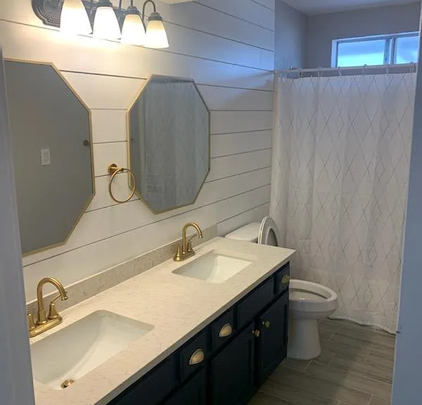 1104 W Auburn Dr — Photo 2