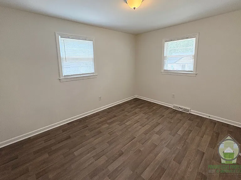 203 Daisy Dr — Photo 5