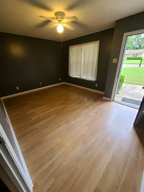 3 bed, 1792 sqft, $1,995 — Photo 2