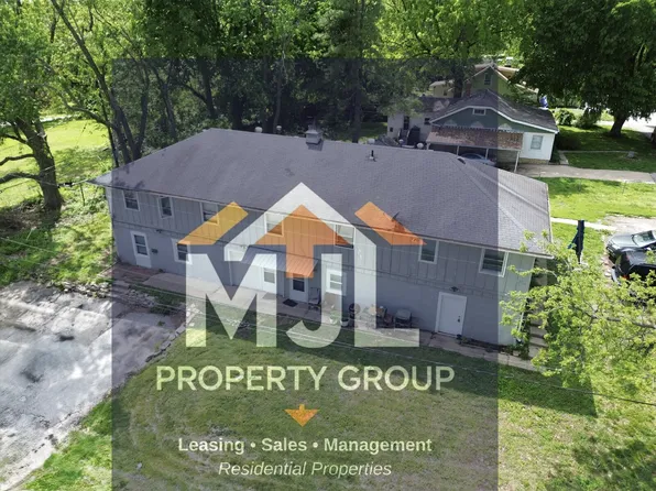 704 N Willow Ave, Sugar Creek, MO 64053