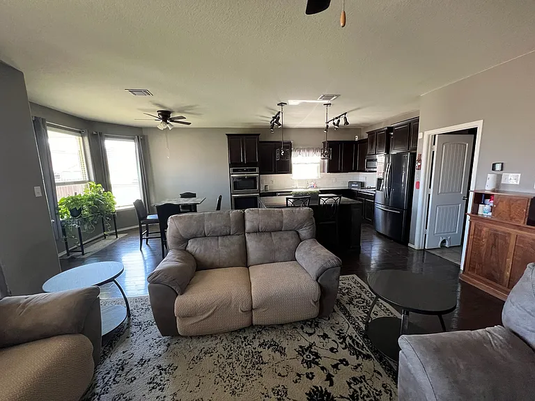 5561 Othello Dr — Photo 10