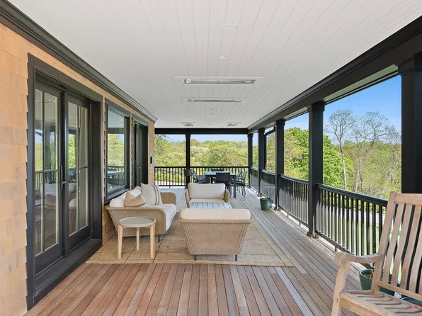 https://photos.zillowstatic.com/fp/430e1fda2d8fc2d0645af99029e3e720-p_e.webp