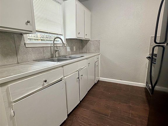 3rd image of 4827 Pine Ave #A