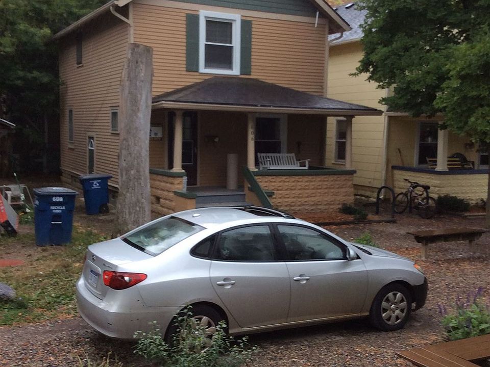 606 MARY CT