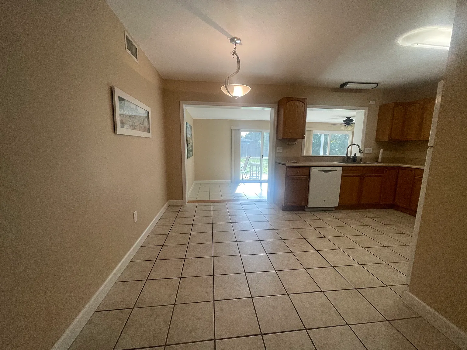 3 bed, 1.5 bath, 1297 sqft, $1,999 — Photo 3