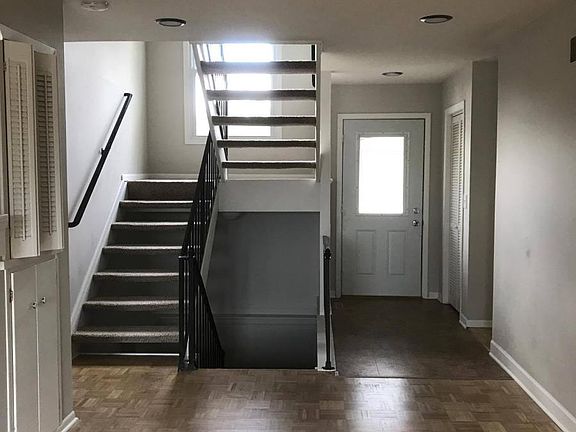 Entry/Stairway to 2nd floor