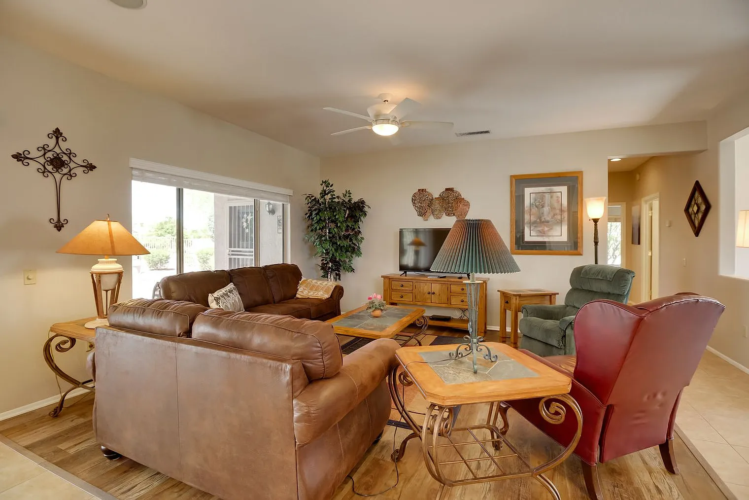 2 bed, 2.0 bath, 1646 sqft, $2,580 — Photo 2