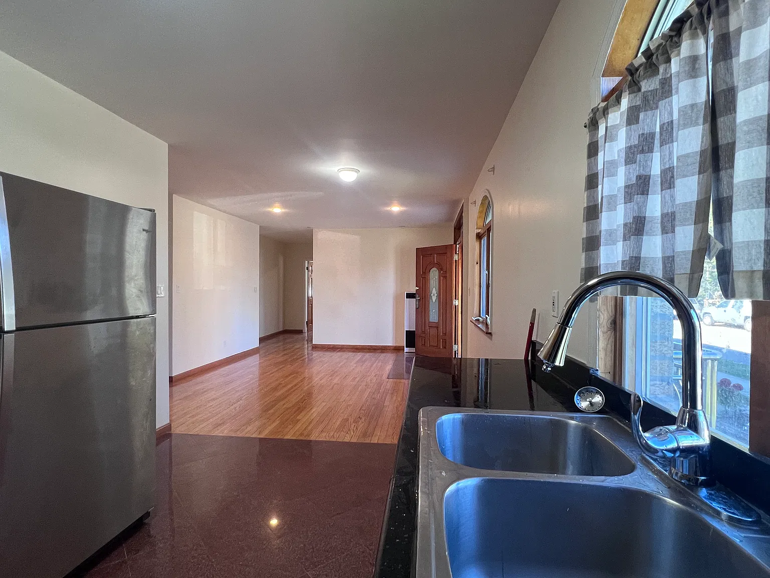 4 bed, 1200 sqft, $3,700 — Photo 4