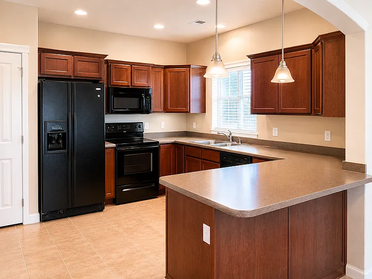 828 E Stratford Ave — Photo 8