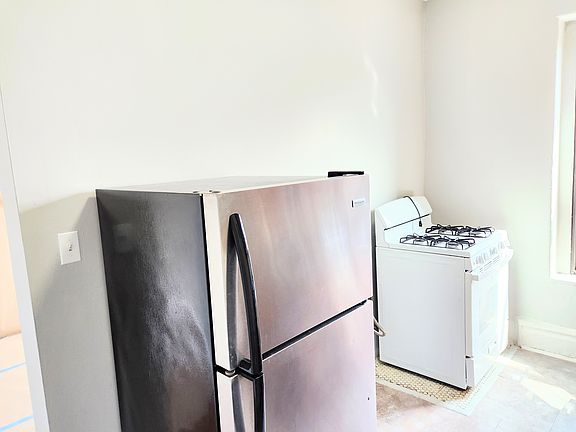 3rd image of 1004 Union St #4K