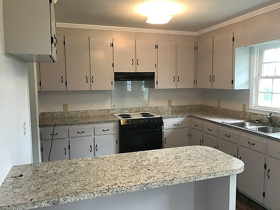 3rd image of 106 Sedgefield Dr
