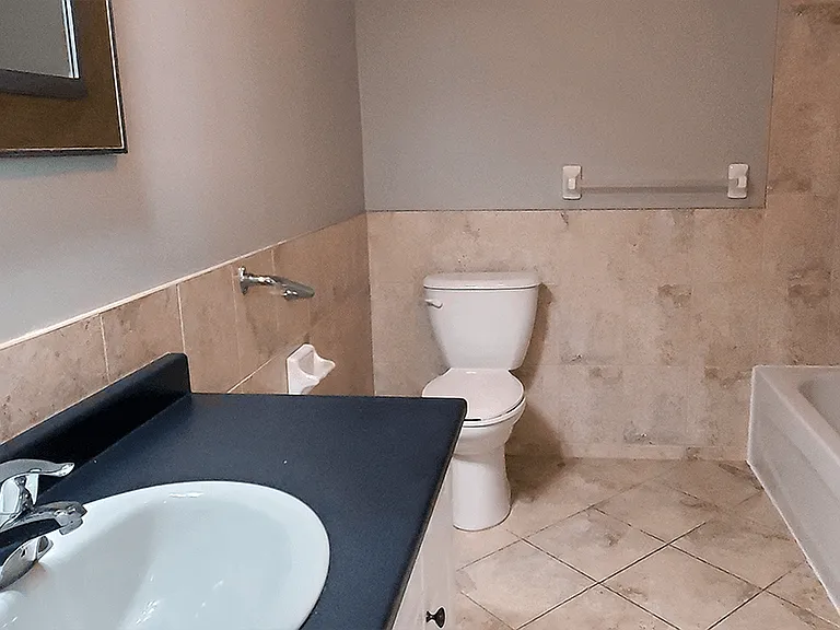 240 Lakeshore Rd #1 — Photo 8