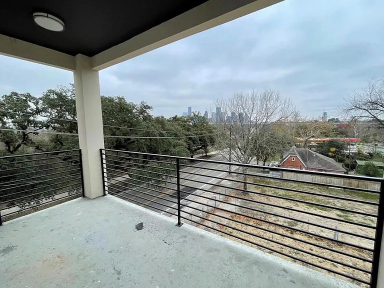 2727 Houston Ave #205 — Photo 17