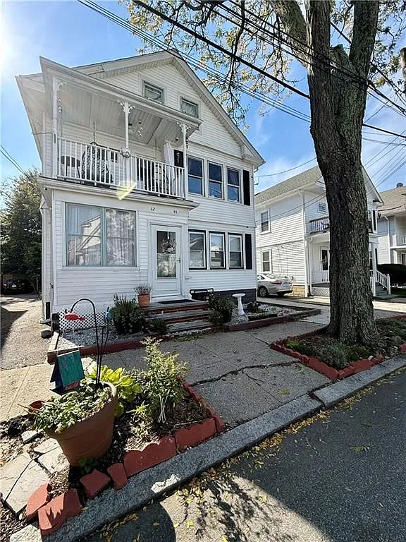 2 bed, 1.0 bath, 1094 sqft, $1,700 — Photo 2