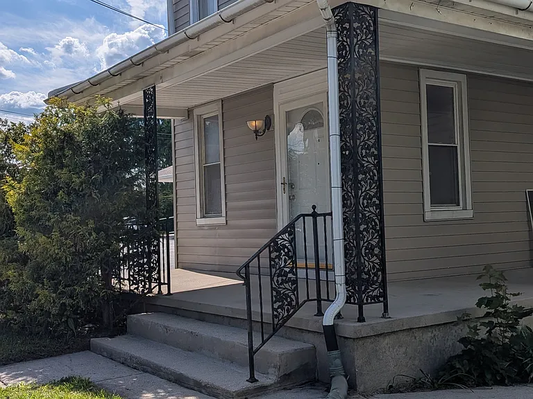 830 York St — Photo 1