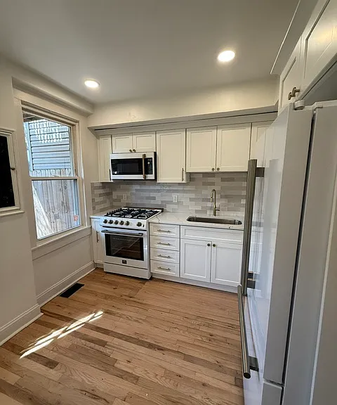 1108 Sterrett St — Photo 2