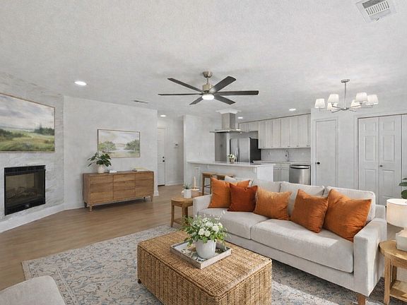 3rd image of 5516 Maple Ln