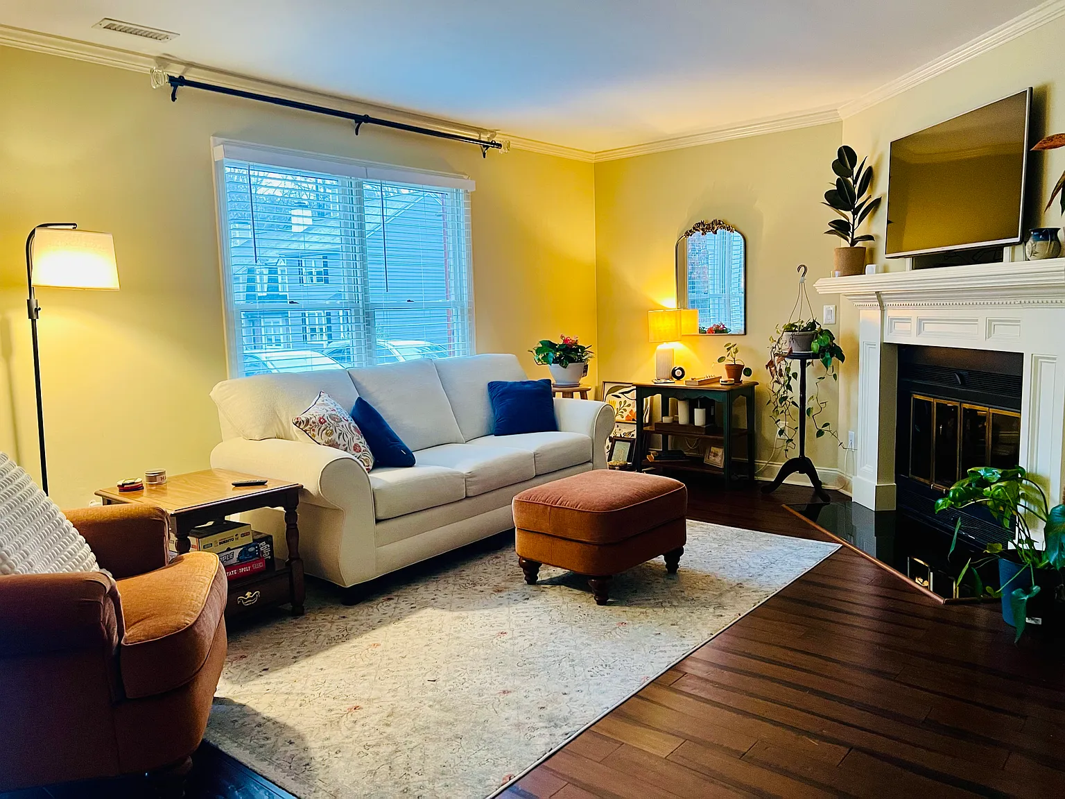 2 bed, 2.5 bath, 1300 sqft, $1,800 — Photo 2