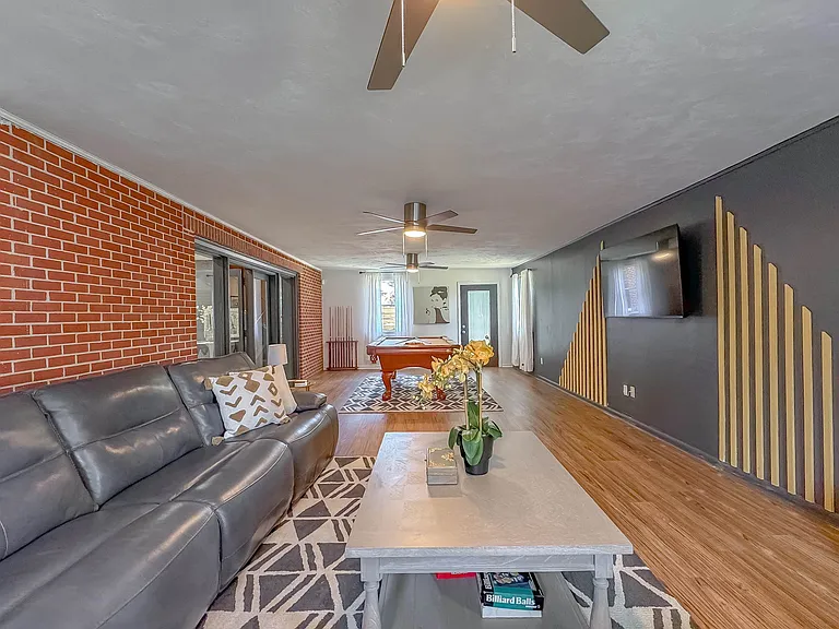 1044 Seminole Dr — Photo 47