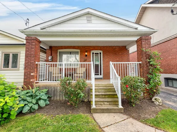 77 5th St E, Toronto, ON M8V 2Z1