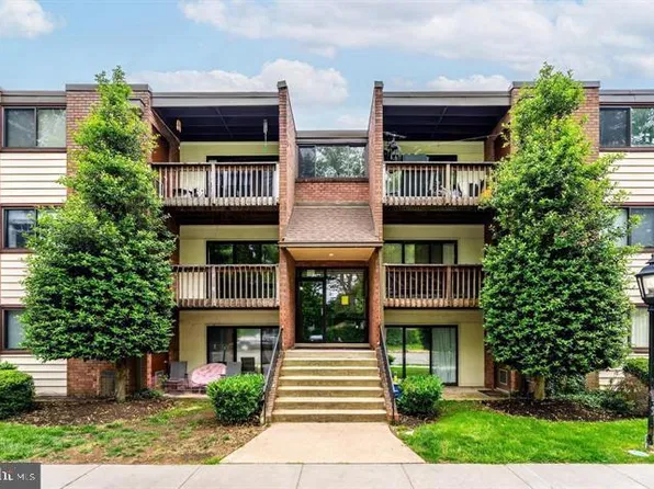 10723 W West Dr #1, Fairfax, VA 22030