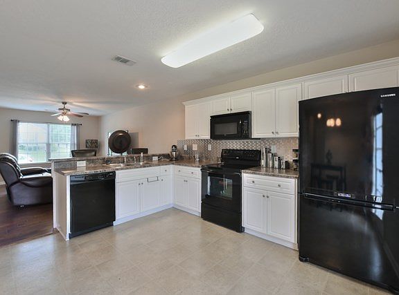 4th image of 4011 Stone Pass Dr