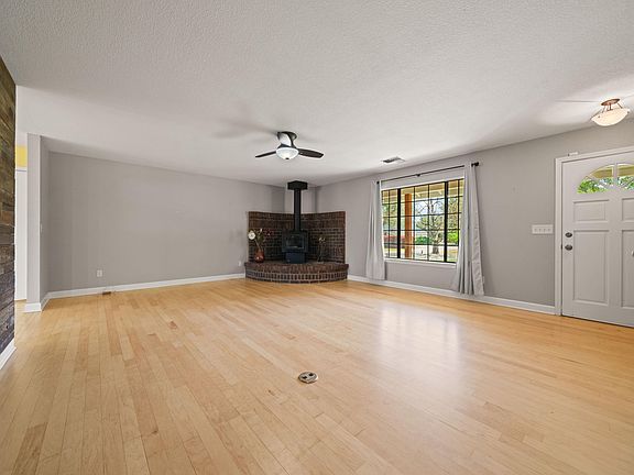4th image of 19702 Midland Dr