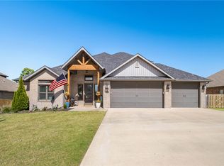 702 E Valley Ln, Springdale, AR 72762