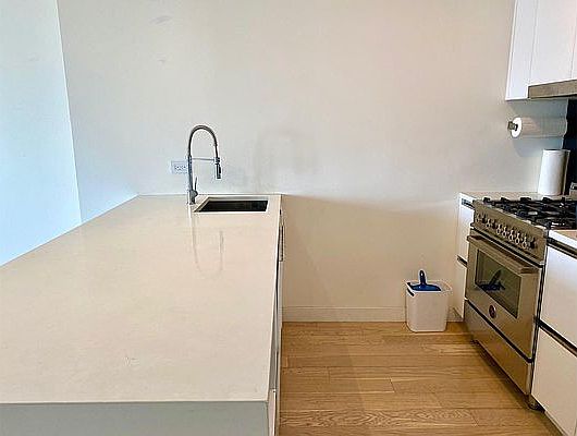 4th image of 301 W 53rd St APT 24