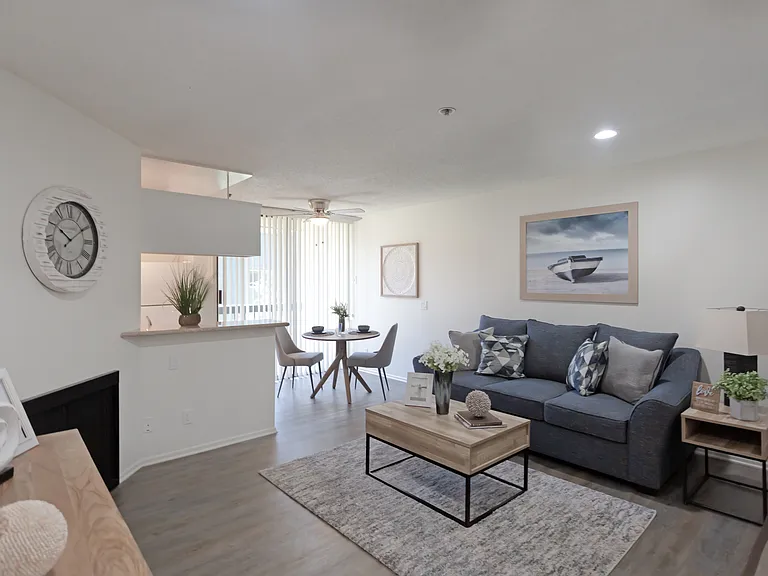 Westwood Executive House — Photo 42