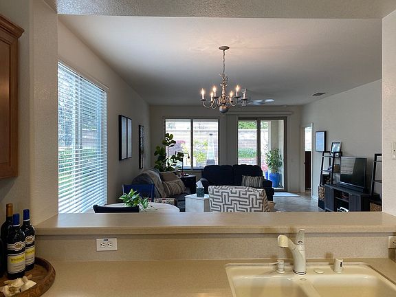 5th image of 1112 Fairview Ct