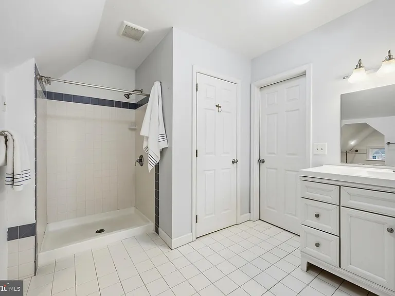 304 Elm Ave — Photo 16