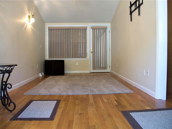 5th image of 316 Waterman Ave